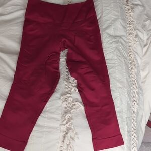 lululemon athletica Berry Red Compression Workout Leggings 3/4 Length Size 8